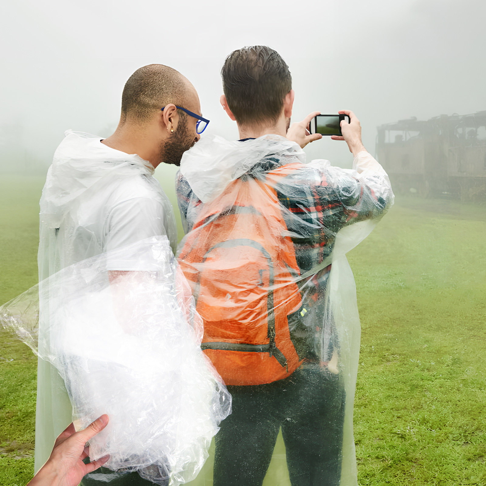 طقم معطف مطر للطوارئ من البلاس - مراجعة Emergency Poncho Rain وسعره